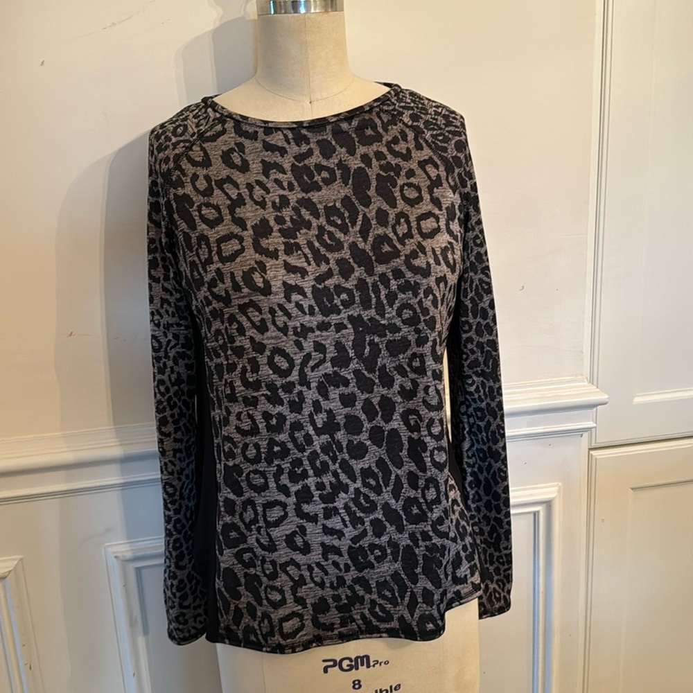 Zara size small leopard silky feel top